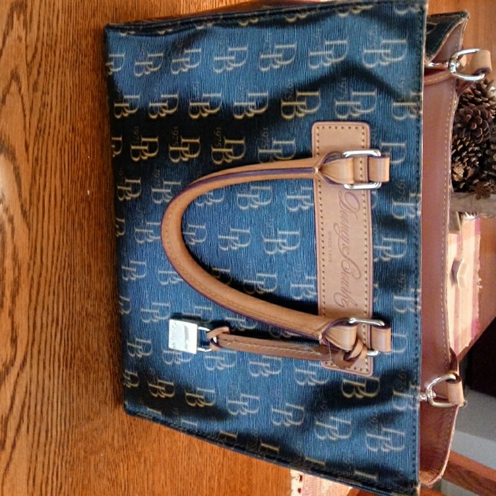 Dooney & Bourke Pocketbook